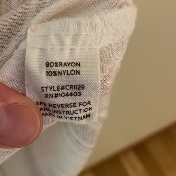 Leela and lavender boutique linen blouse - Picture 3 of 6